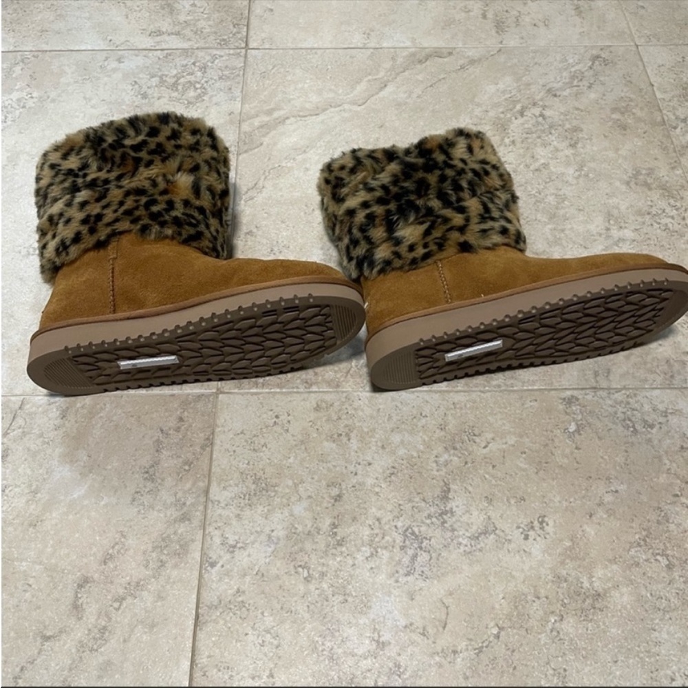 NWOT Koolaburra by UGG Dezi short cheeta sherpa lining boots. Size 6. - Picture 5 of 5